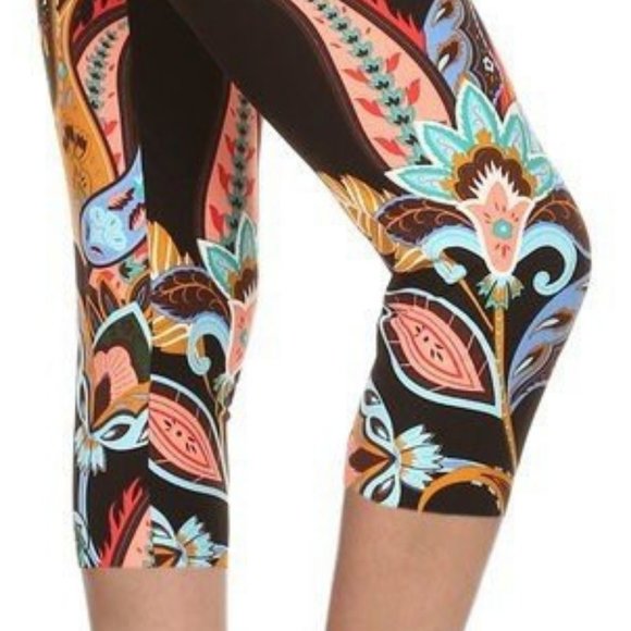 PLUS High Fashion Capri Leggings - Picture 3 of 3
